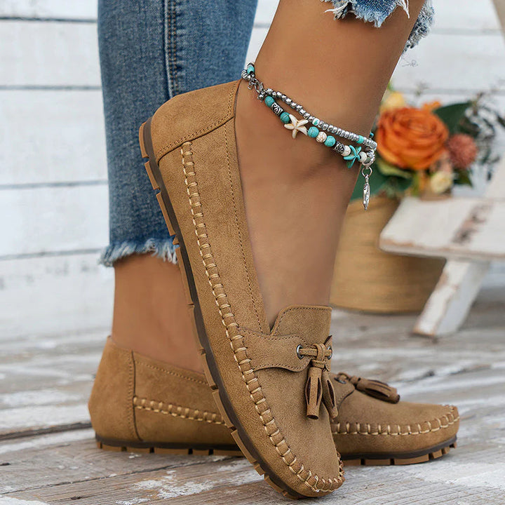 Women's vintage loafers in casual styling with relaxed fit and easy slip-on construction