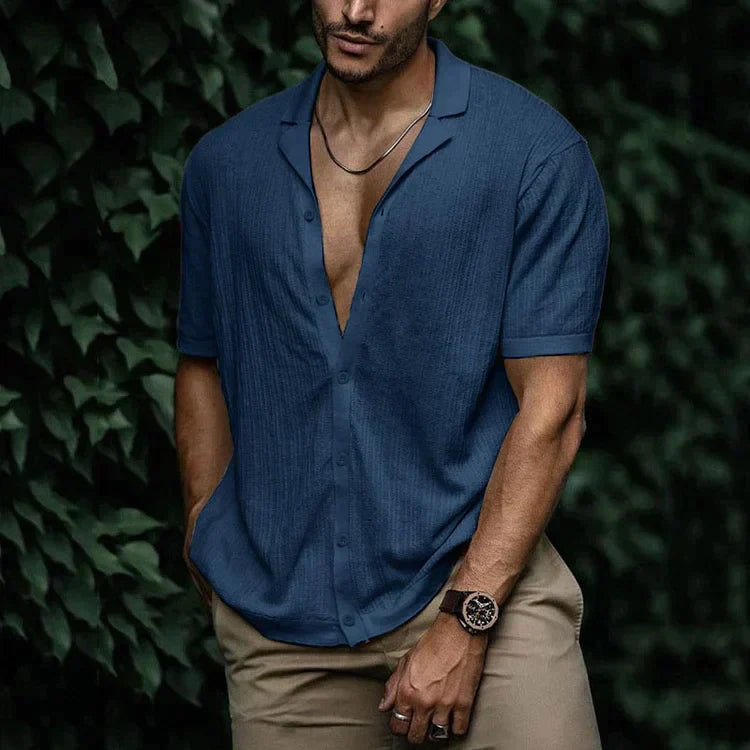 Men's summer shirt with short sleeves and button-front closure