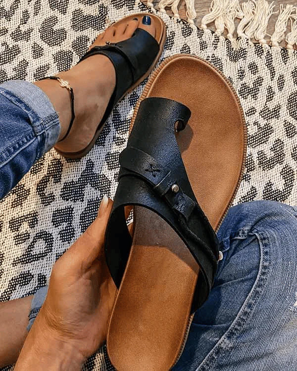 Women's supportive sandals with contoured footbed and adjustable straps for all-day comfort