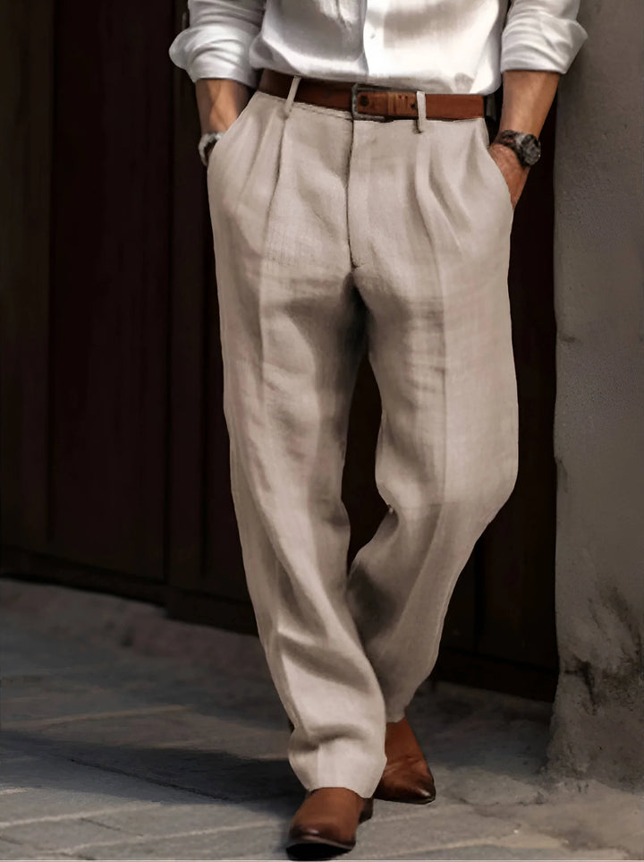 Men's pleated trousers in beige with elastic waist and relaxed straight leg fit